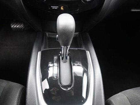 Used 2015 Nissan Rogue SV image 25