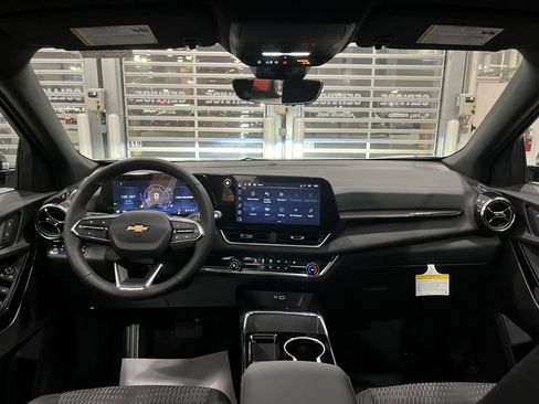 New 2025 Chevrolet Equinox LT w/ Safety and Technology Package image 20