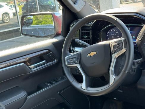 Used 2024 Chevrolet Silverado 1500 LT w/ Z71 Off-Road Package AWD/4WD image 17