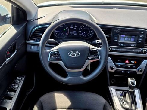 Used 2018 Hyundai Elantra SE FWD image 12
