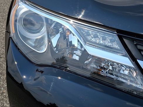 Used 2015 Toyota RAV4 Limited AWD/4WD image 9