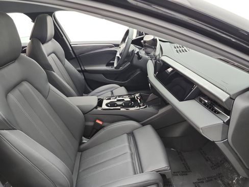 Used 2025 Audi A6 e-tron Premium Plus w/ Premium Plus RWD image 18