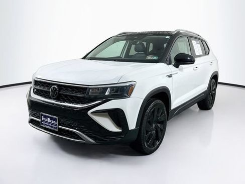 Certified 2023 Volkswagen Taos SE w/ Panoramic Sunroof Package AWD/4WD image 4