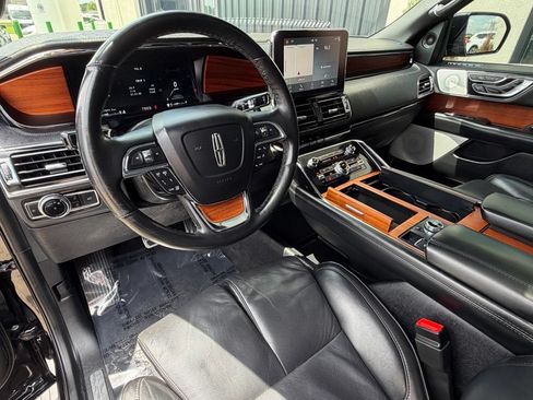 Used 2019 Lincoln Navigator Reserve AWD/4WD image 11