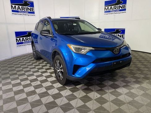 Used 2017 Toyota RAV4 LE FWD image 1