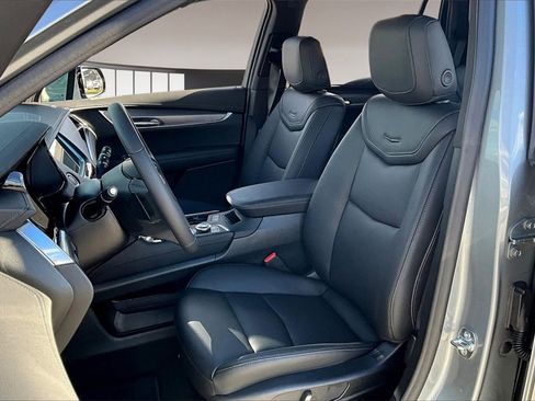 New 2025 Cadillac XT6 Luxury image 9