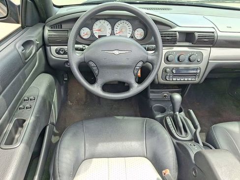 Used 2005 Chrysler Sebring GTC FWD image 3