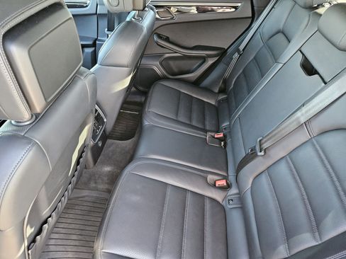 Used 2023 Porsche Macan S image 28