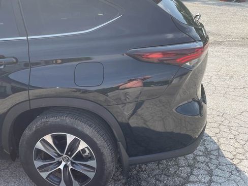 Used 2024 Toyota Highlander LE image 4