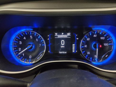 Used 2020 Chrysler Pacifica Touring-L image 23