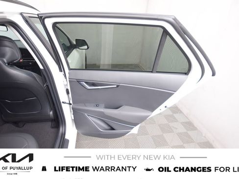 New 2025 Kia Niro EX image 13