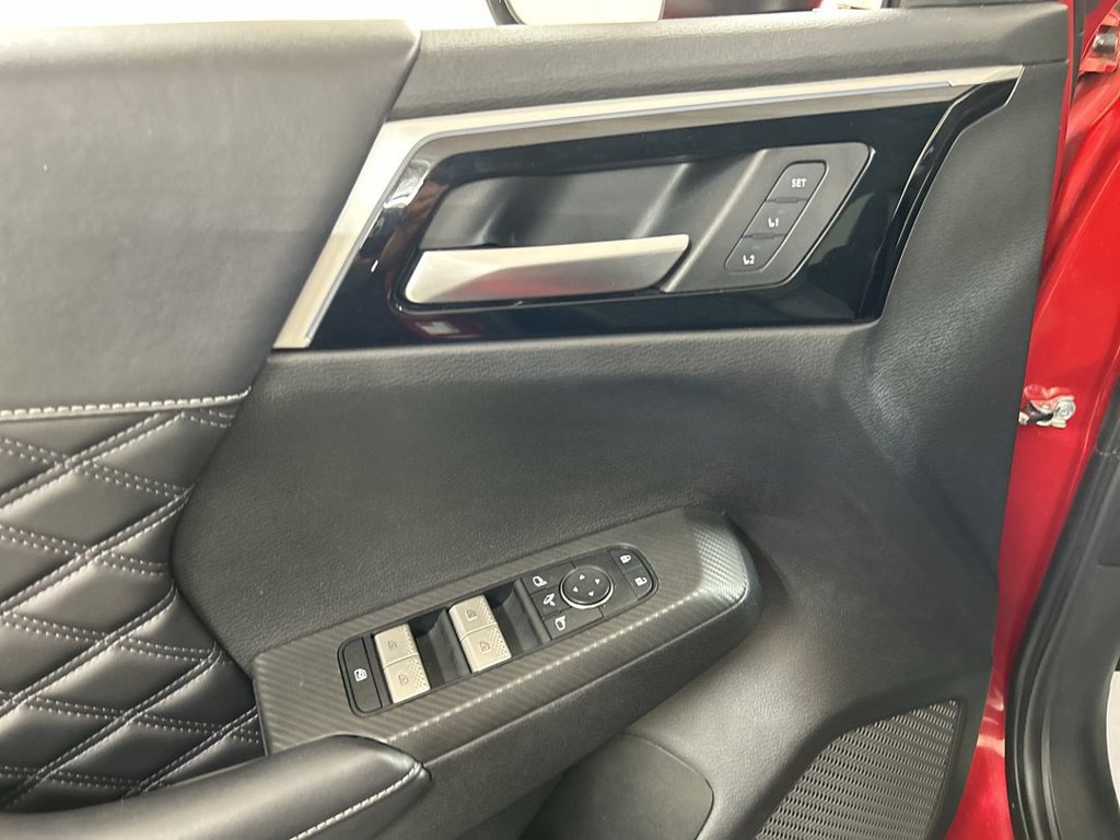 Used 2024 Mitsubishi Outlander SEL AWD/4WD image 11