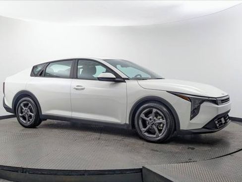 Used 2025 Kia K4 FWD image 11