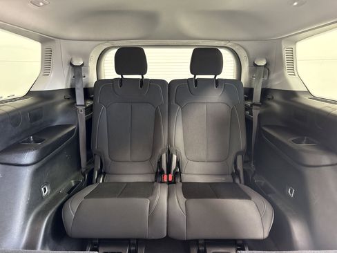 Used 2023 Jeep Grand Cherokee L Laredo image 24