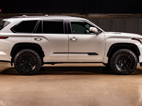 Used 2024 Toyota Sequoia Platinum image 11