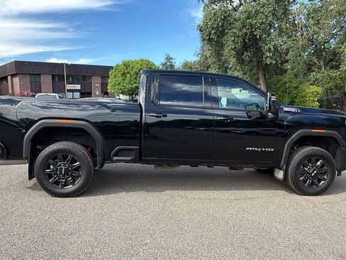 Used 2024 GMC Sierra 2500 AT4 w/ Technology Package AWD/4WD image 4