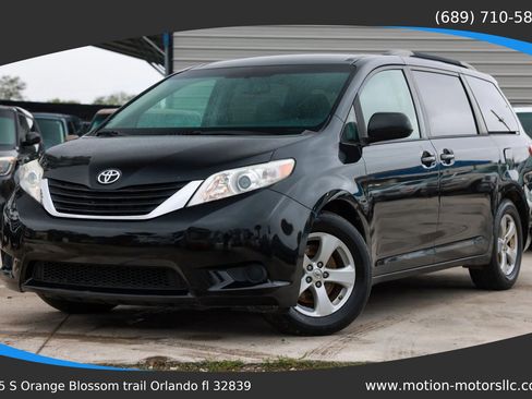 Used 2015 Toyota Sienna LE image 1