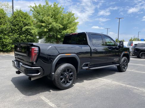Used 2025 GMC Sierra 2500 AT4 w/ AT4 Premium Plus Package AWD/4WD image 9