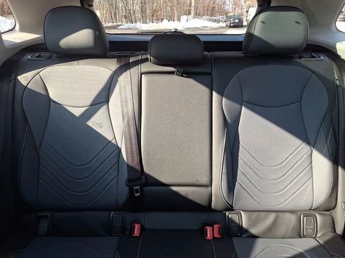 Certified 2025 Volkswagen Tiguan SE w/ Panoramic Sunroof Package image 19