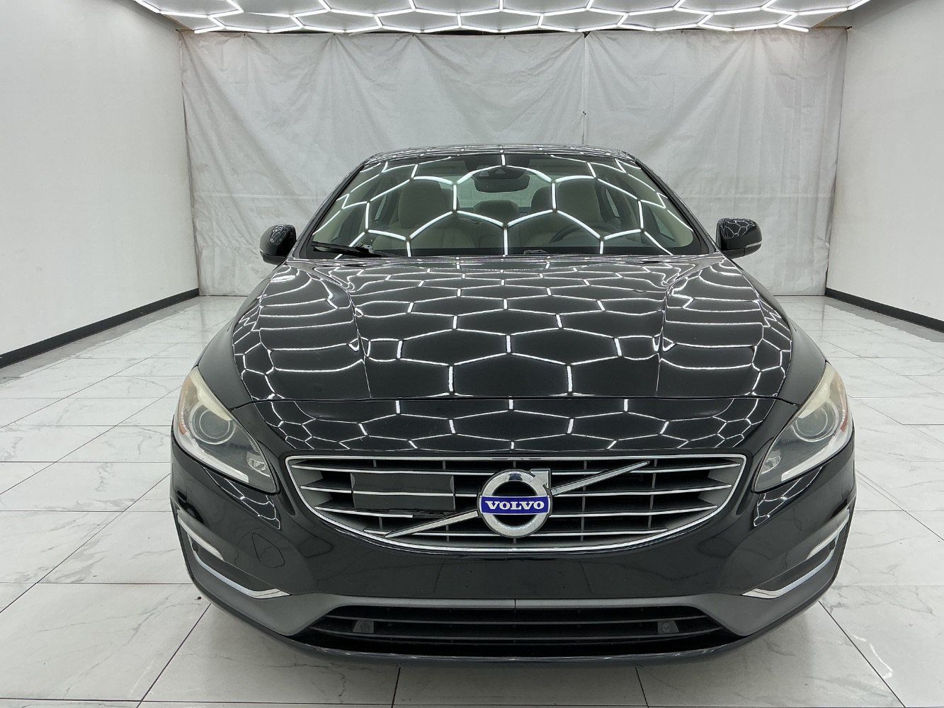 Used 2017 Volvo S60 T5 Inscription Platinum w/ Climate Package AWD/4WD image 5