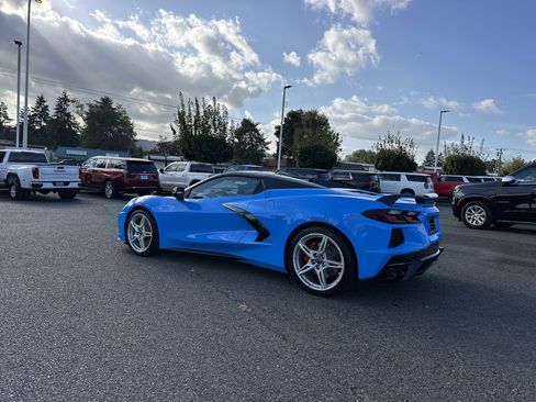 Used 2024 Chevrolet Corvette Stingray Premium Conv w/ Z51 Performance Package image 3