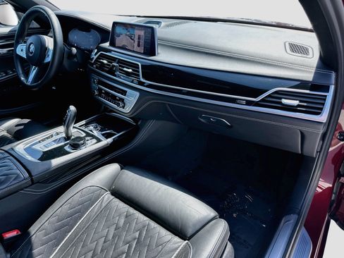 Used 2020 BMW 750i xDrive w/ Autobahn Package AWD/4WD image 31
