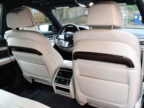 Used 2022 BMW 750i xDrive 750i xDrive w/ M Sport Package image 58