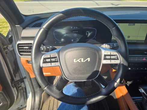 Used 2025 Kia Telluride AWD image 17