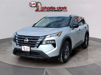 Used 2025 Nissan Rogue S FWD video 1
