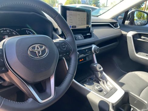 Used 2023 Toyota RAV4 XLE Premium AWD/4WD image 20