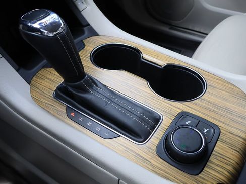 Certified 2018 GMC Acadia Denali w/ Technology Package FWD image 18