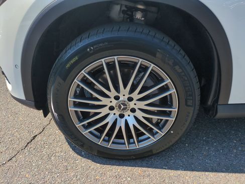 Used 2023 Mercedes-Benz GLC 300 4MATIC image 10