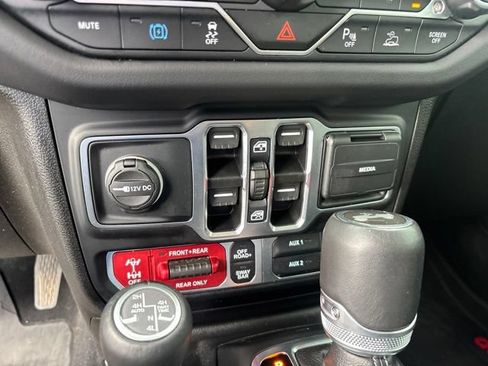 Used 2025 Jeep Wrangler Unlimited Rubicon 4xe w/ Safety Group AWD/4WD image 36