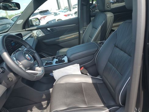 Used 2025 Buick Enclave Avenir w/ Trailering Package, 5000 lbs. AWD/4WD image 15