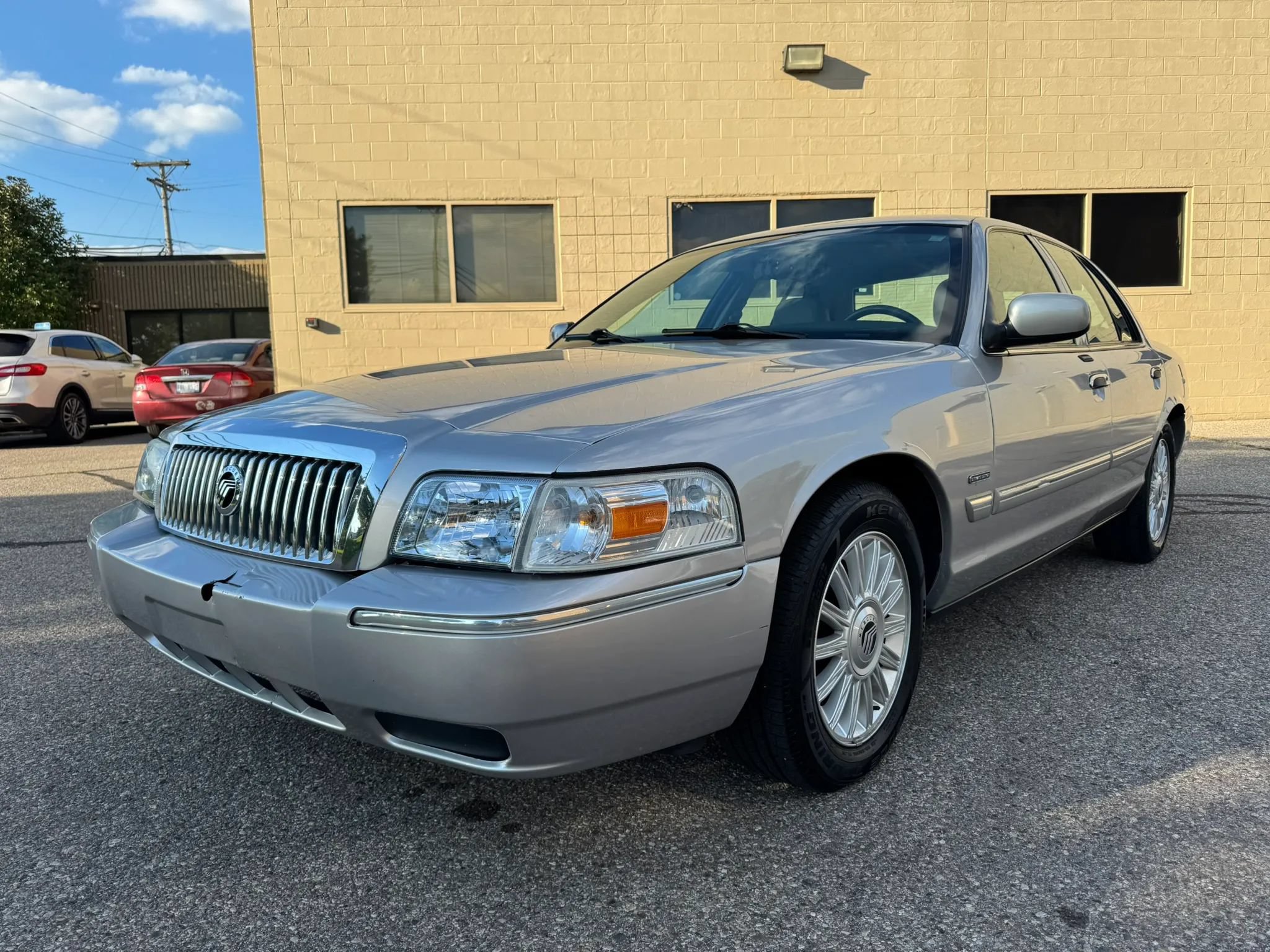 Used 2010 Mercury Grand Marquis LS RWD image 3