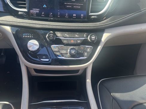 Used 2024 Chrysler Pacifica Limited image 21