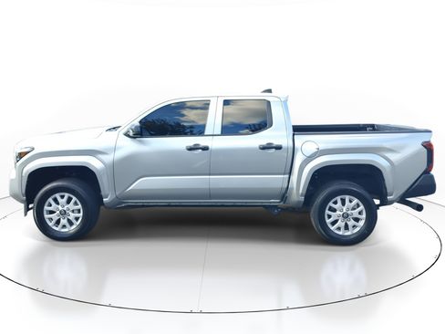 Used 2024 Toyota Tacoma SR image 3