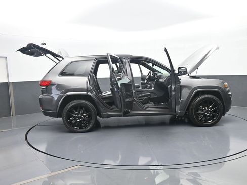 Used 2019 Jeep Grand Cherokee Altitude image 65