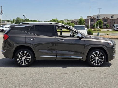 Used 2019 GMC Terrain Denali w/ Driver Alert Package II FWD image 6