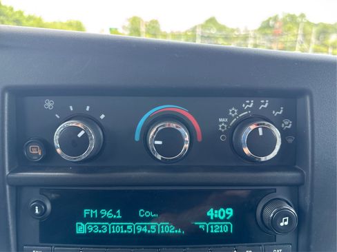 Used 2020 Chevrolet Express 3500 w/ Driver Convenience Package RWD image 26