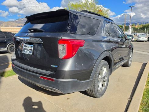 Used 2020 Ford Explorer XLT w/ Equipment Group 202A image 5