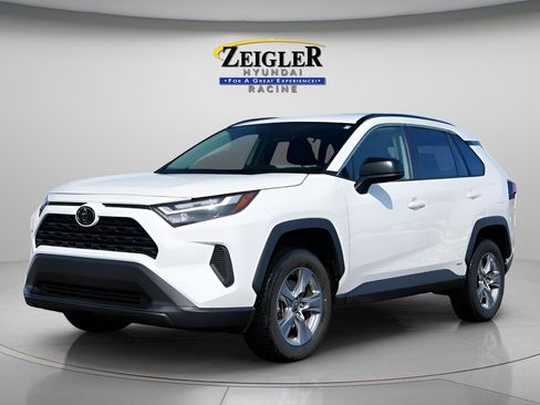 Used 2025 Toyota RAV4 LE AWD/4WD image 3