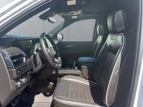 Used 2025 GMC Yukon AT4 Ultimate w/ LPO, Floor Liner Package AWD/4WD image 27