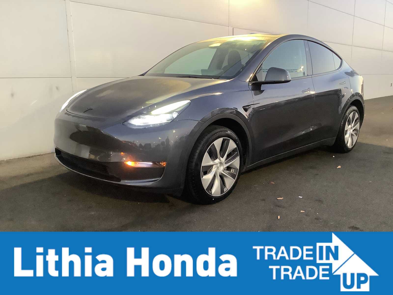 Used 2023 Tesla Model Y Long Range AWD/4WD image 1