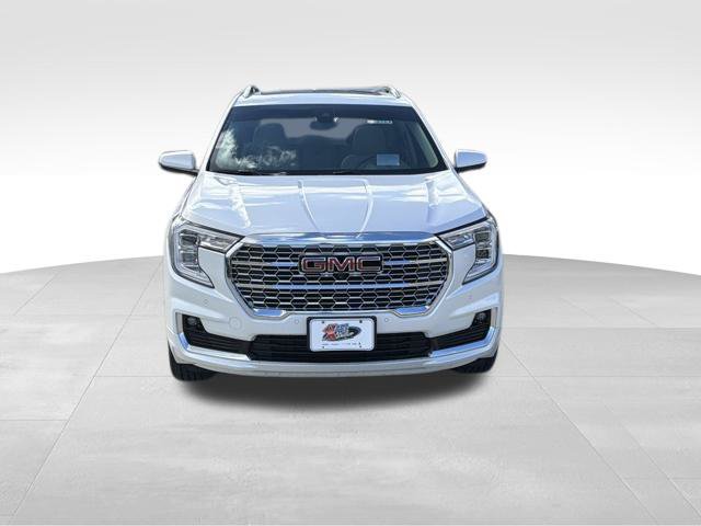 Certified 2022 GMC Terrain Denali w/ Denali Premium Package AWD/4WD image 9