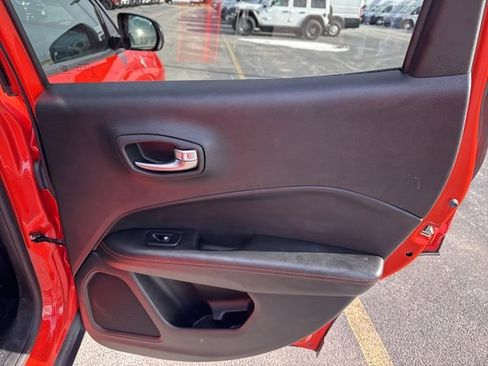 Used 2018 Jeep Compass Trailhawk w/ Cold Weather Group image 15