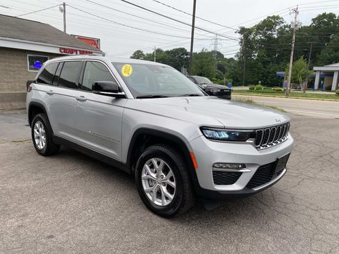Certified 2023 Jeep Grand Cherokee Limited AWD/4WD image 11