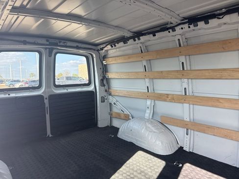 Used 2024 GMC Savana 2500 w/ Driver Convenience Package image 9