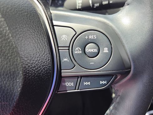 Used 2025 Toyota Corolla Cross LE FWD image 23