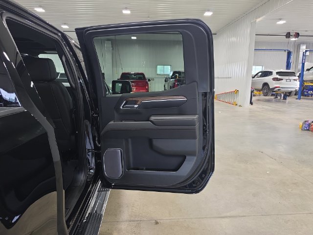 Used 2023 Chevrolet Silverado 1500 High Country w/ High Country Premium Package AWD/4WD image 29